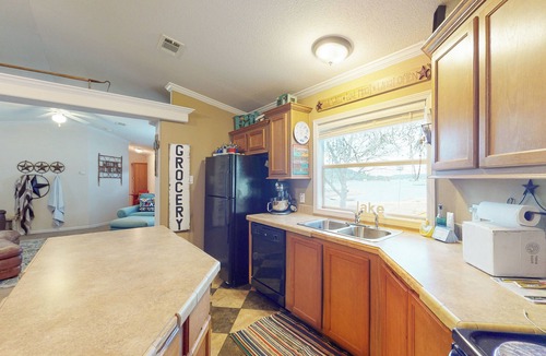 Graham House | 'Tin Star' Waterside Possum Kingdom Lake Retreat