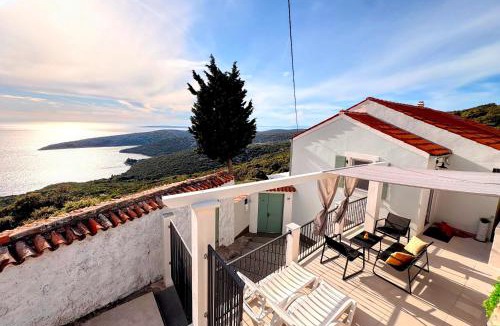 Ustrine Apartment | Tina's Sunset Haven