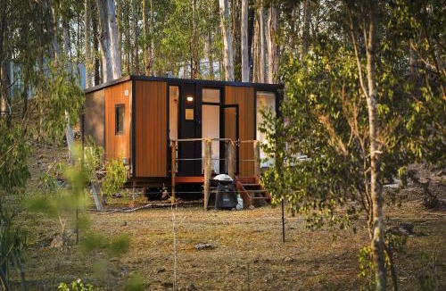 East Seaham House | Tintenbar Riverfront Farmstay 2 by Tiny Away