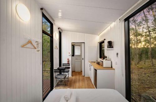 East Seaham House | Tintenbar Riverfront Farmstay 2 by Tiny Away