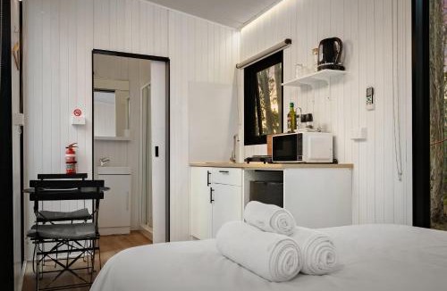 East Seaham House | Tintenbar Riverfront Farmstay 2 by Tiny Away