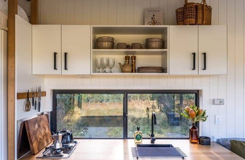 Shooters Hill Cabin | Tiny Akira Summary: R