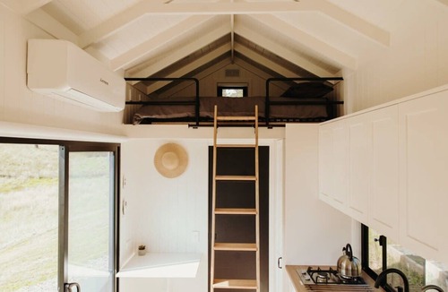 Shooters Hill Cabin | Tiny Akira Summary: R