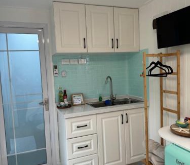 Glenning Valley Apartment | Tiny Amor