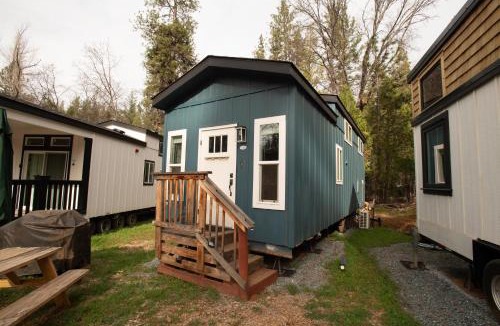 Groveland Cabin | Tiny Blue at Yosemite Gateway