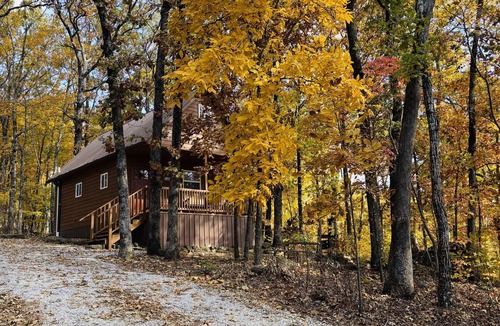 Winslow Cabin | Tiny cabin in a little woodland village with pond access