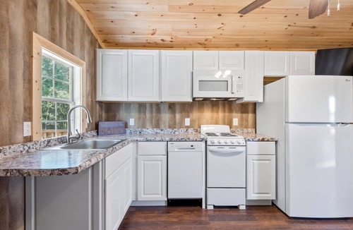 Albertville Cabin | Tiny cabin on 10 acres with pond