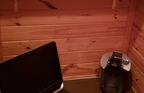 Tulsa Cabin | Tiny Cabin with Private Hot Tub on Acres