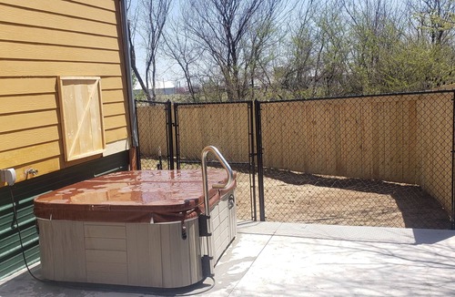 Tulsa Cabin | Tiny Cabin with Private Hot Tub on Acres