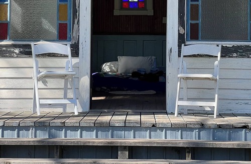 Garfield Cabin | Tiny Chapel Glamping 20 Minutes from ATX, 10 Minutes from COTA.