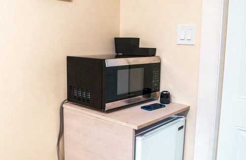 Warminster Apartment | Tiny clean & simple hotel style room