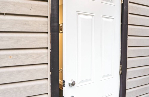 Warminster Apartment | Tiny clean & simple hotel style room