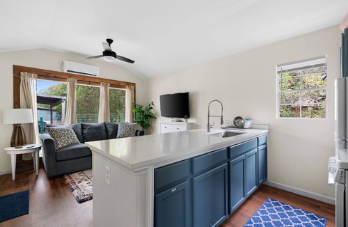 Kyle Cottage | Tiny Cottage - Hill Country