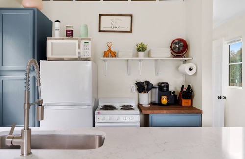Kyle Cottage | Tiny Cottage - Hill Country