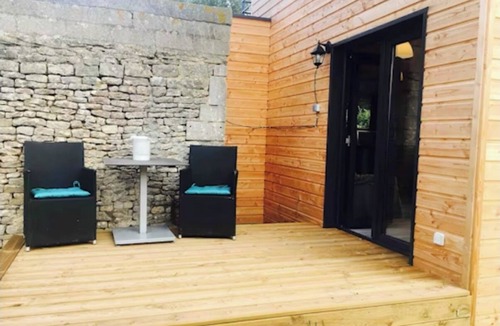 Bazenville Cottage | Tiny cottage with sea view