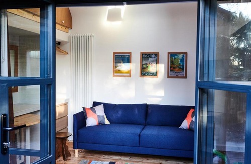 Lewes Ski Chalet | Tiny Cottage with Terrace & Parking, Central Lewes