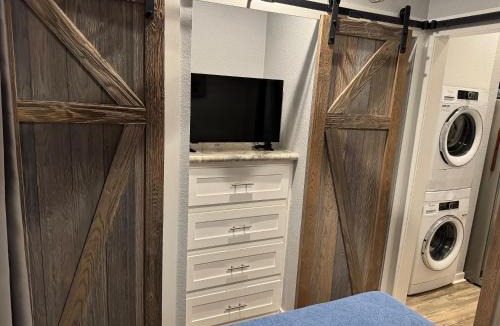 Austin Resort | Tiny Cozy Cabin Away From Home