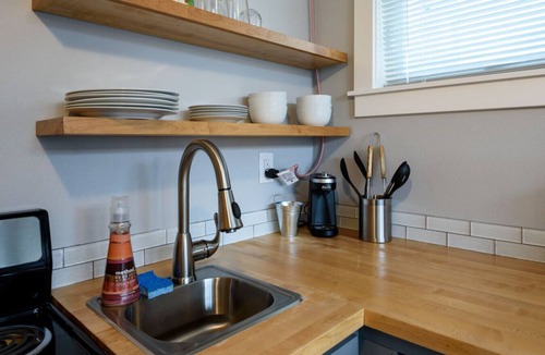 Phinney Ridge House | Tiny Cute Loft Home Close to Green Lake