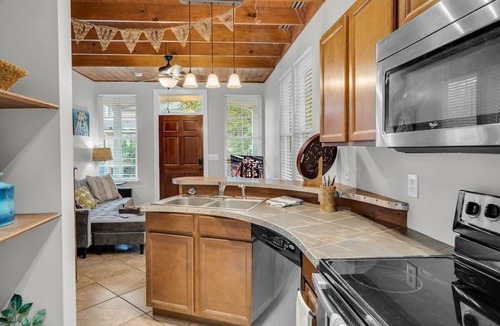 Starkville Cottage | Tiny Dawg Clubhouse, Chic, Close 2 MSU