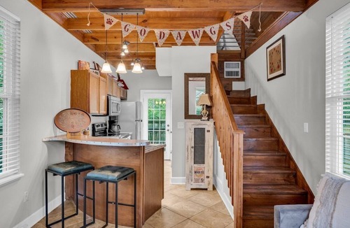 Starkville Cottage | Tiny Dawg Clubhouse, Chic, Close 2 MSU