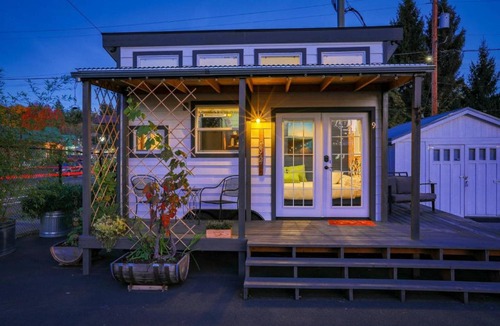 Kerns House | Tiny Digs Merlot House