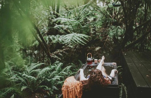 Benwerrin Cabin | Tiny- ECO House -Kensho- COMPLIMENTARY ROMANTIC PACKAGE WORTH $75