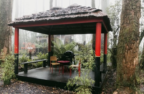 Benwerrin Cabin | Tiny- ECO House -Kensho- COMPLIMENTARY ROMANTIC PACKAGE WORTH $75