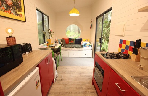 Benwerrin Cabin | Tiny -Eco House -Kokoro. COMPLIMENTARY ROMANTIC PACKAGE worth $75