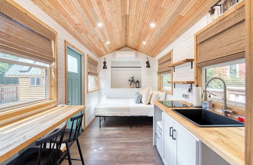 Hosford-Abernethy House | Tiny Farmhouse - Walk to Local Shops & Restaurants