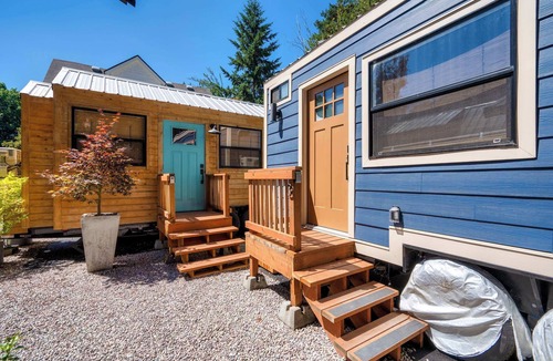 Hosford-Abernethy House | Tiny Farmhouse - Walk to Local Shops & Restaurants