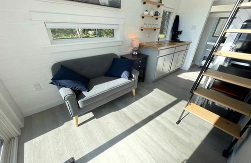 Clare House | “Tiny Four” (Private Hot Tub)