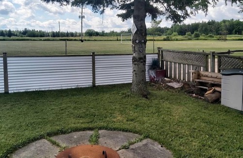 Centre Wellington House | Tiny Glamping Caravan with BBQ Area Ideal for Grand River Camping in Belwood