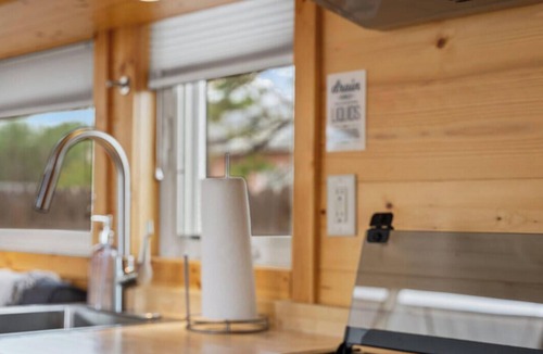 East MLK House | Tiny Home, Big Comfort - E Austin Escape w W/D Mins to DT & Lady Bird Lake