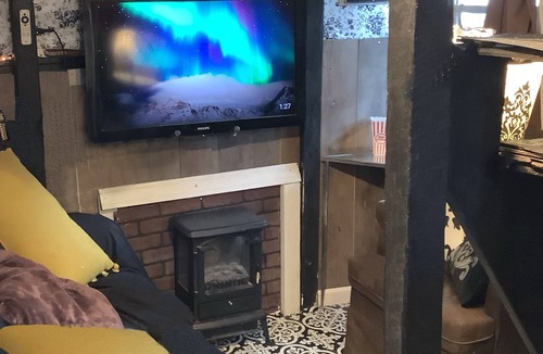 Bozeman Cottage | Tiny Home, Big Sky Views - Rustic chic two-level tiny cottage near airport