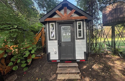 Azle Cabin | Tiny Home Escape with Easy access to Fort Worth