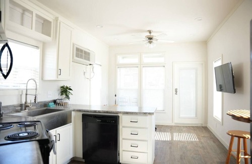 Wyldwood House | Tiny Home Experience - Ideal for Solo Travelers, Couples, or Small Groups! 🏡✨