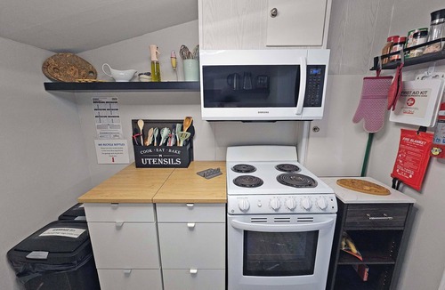 Gloucester County House | Tiny Home| Full Kitchen | Sleeps 4 + Work Desk. Relax, explore Acadian Peninsula