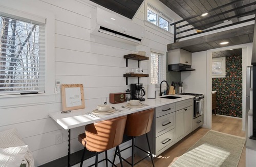 Laurelville House | Tiny Home · Hot Tub · Fire Pit · Cozy Retreat