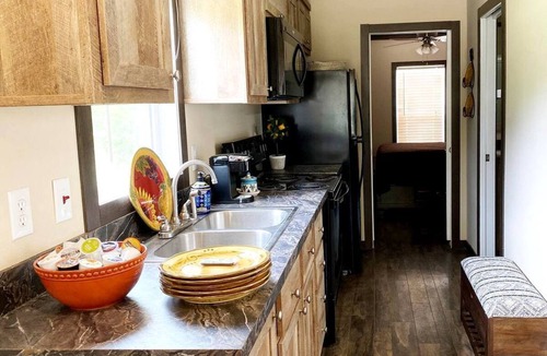 Willis House | Tiny Home in Texas for Family Getaways near Houston