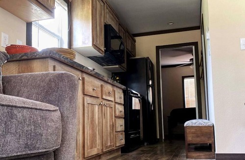 Willis House | Tiny Home in Texas for Family Getaways near Houston