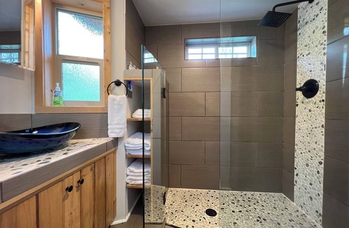 Idleyld Park House | Tiny Home in Umpqua National Forest