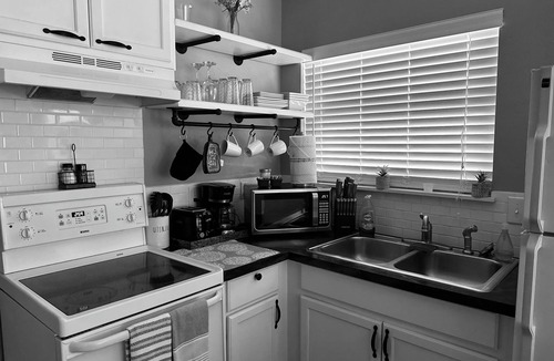 Highland Park Cottage | Tiny Home in vibrant downtown San Antonio only minutes away from many sites.