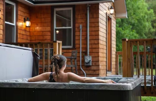 Ellenville Cabin | Tiny Home, King Bed & Hot Tub, Unit B