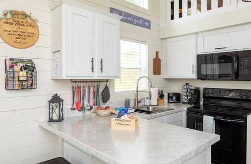 Morganton House | Tiny home mountain retreat w/view, covered outdoor patio, fire pit