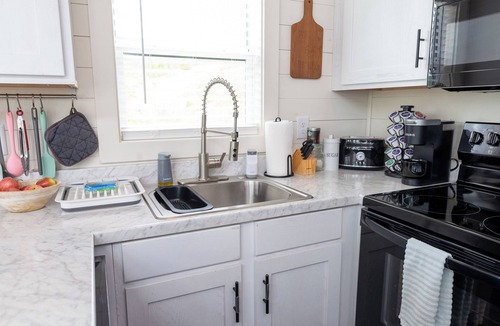 Morganton House | Tiny home mountain retreat w/view, covered outdoor patio, fire pit