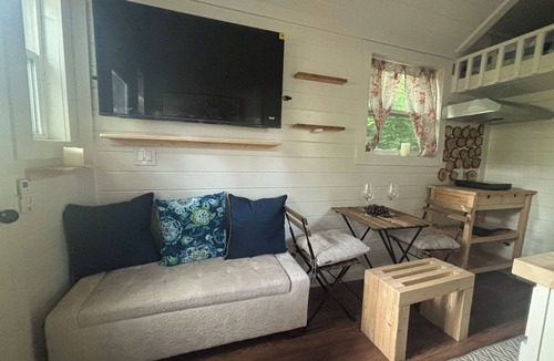 Azle Apartment | Tiny Home near Lake Weatherford and Dove Ridge Winery