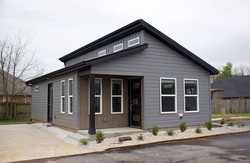 Centerton House | Tiny Home near MTB Trails, Wal-Mart HQ, Sleeps 6+