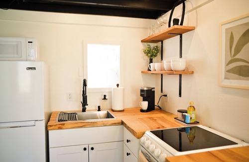 Conway House | Tiny Home on Davis - Walk to Downtown - 1mi to UCA