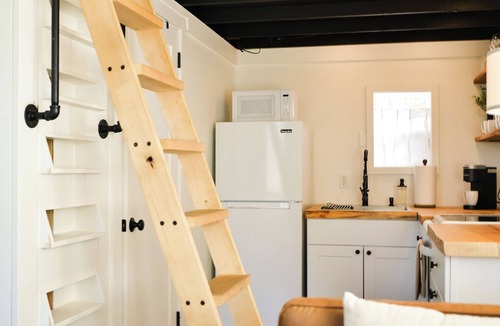 Conway House | Tiny Home on Davis - Walk to Downtown - 1mi to UCA
