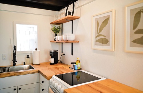 Conway House | Tiny Home on Davis - Walk to Downtown - 1mi to UCA